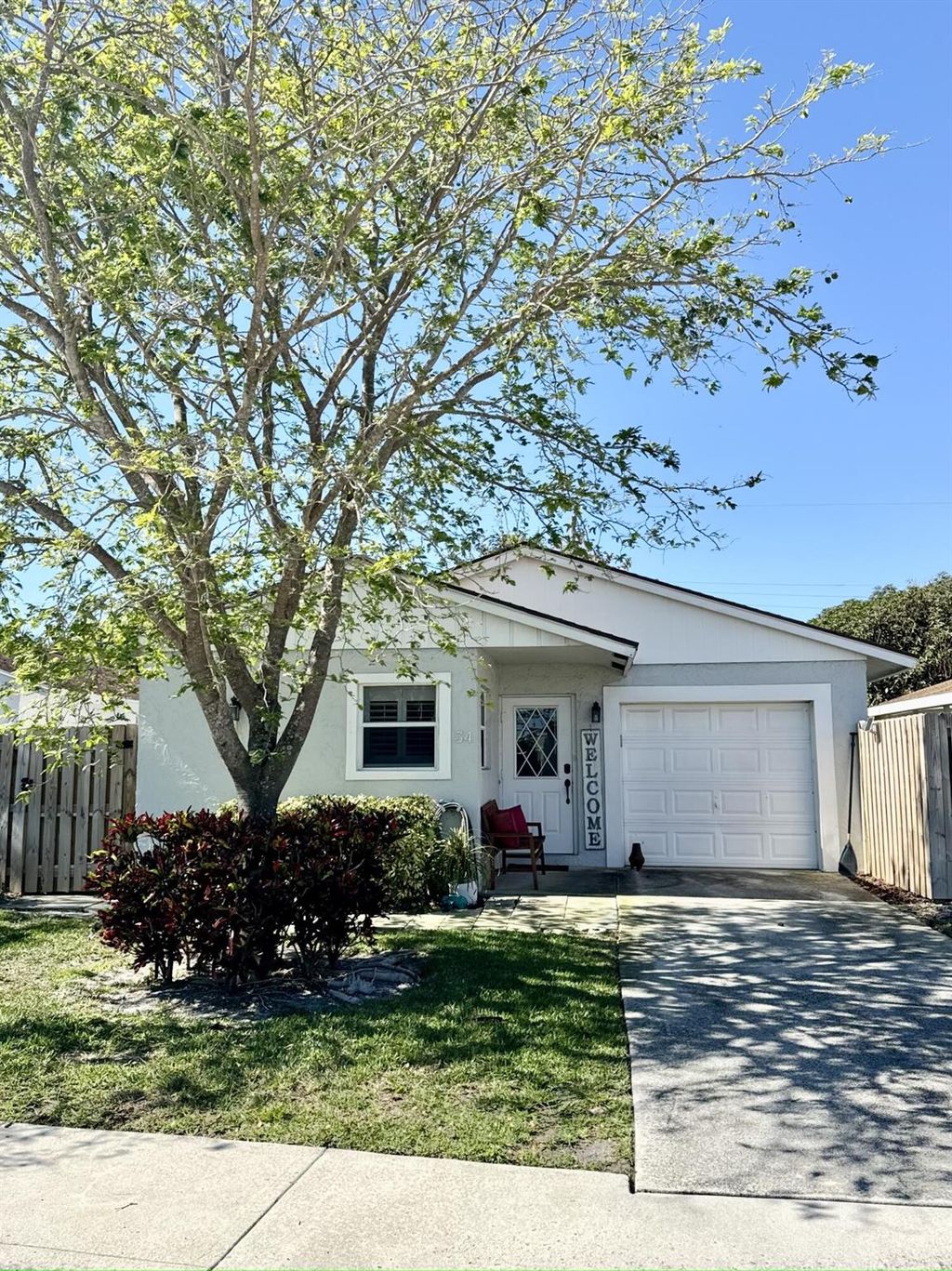 Photo of 141 E Riverside Dr #34, Jupiter, FL 33469 (MLS # R11047194)