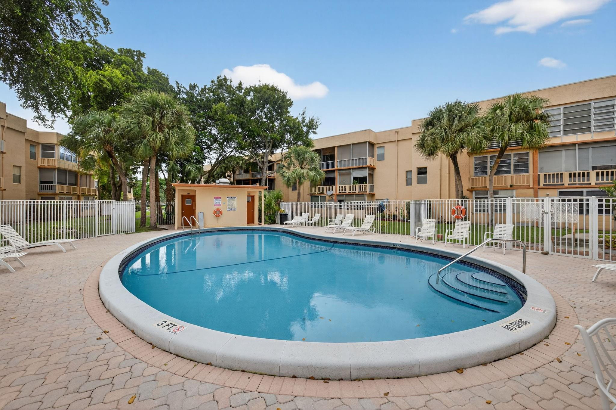 ROKEST CONDOMINIUM - Residential