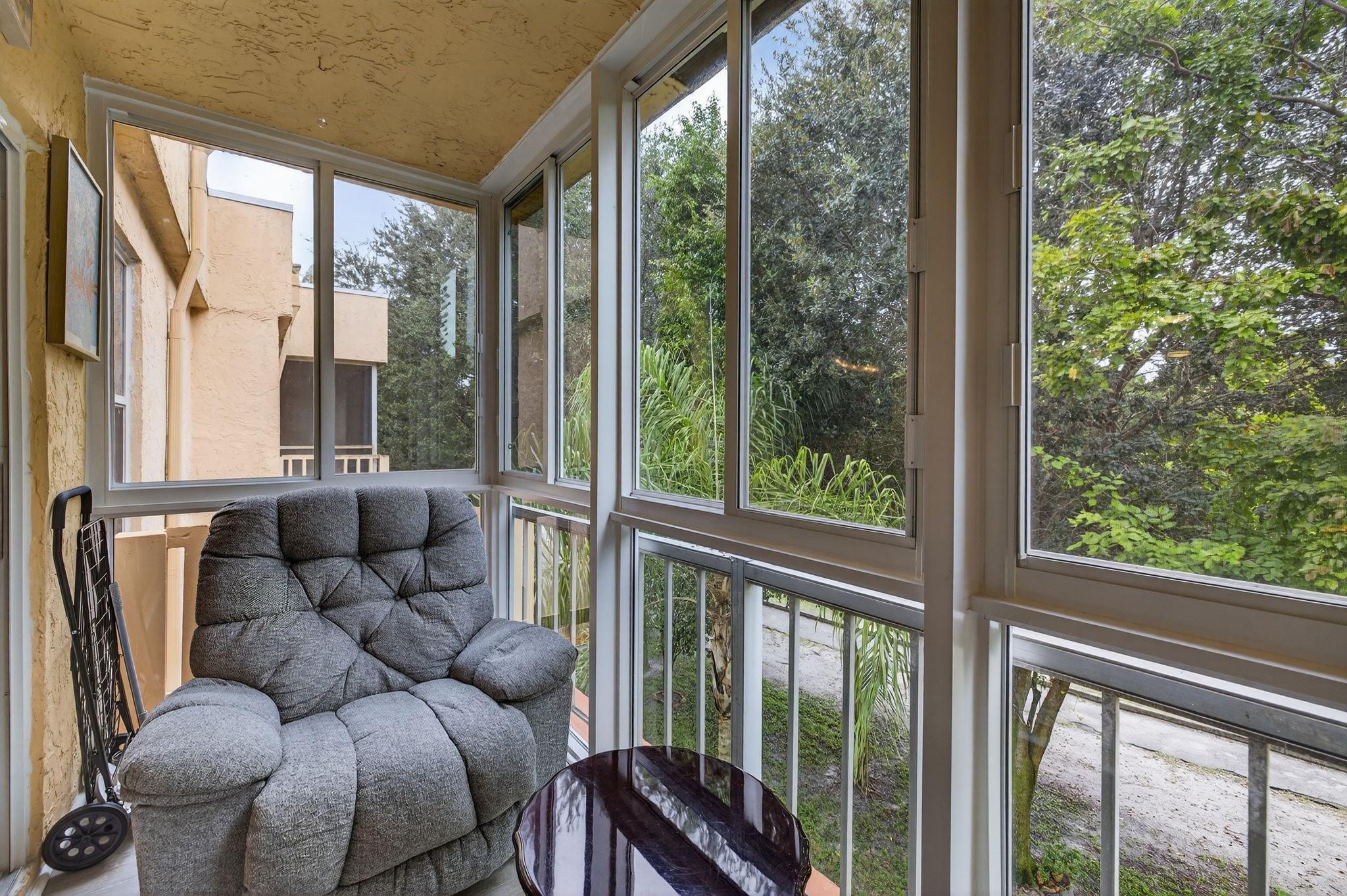 ROKEST CONDOMINIUM - Residential