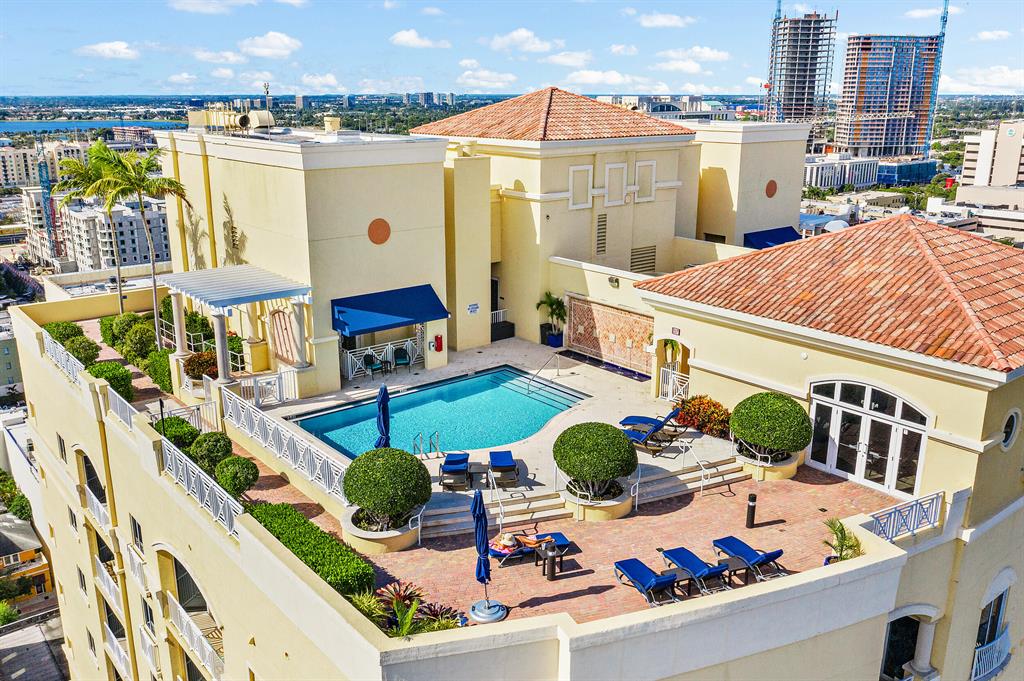 ESPLANADE GRANDE CONDO - Residential