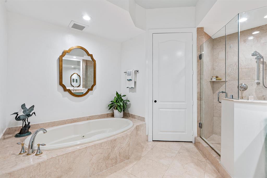 ESPLANADE GRANDE CONDO - Residential