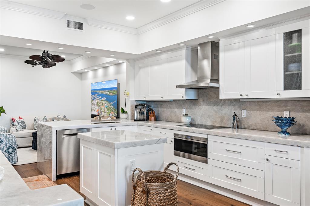 ESPLANADE GRANDE CONDO - Residential