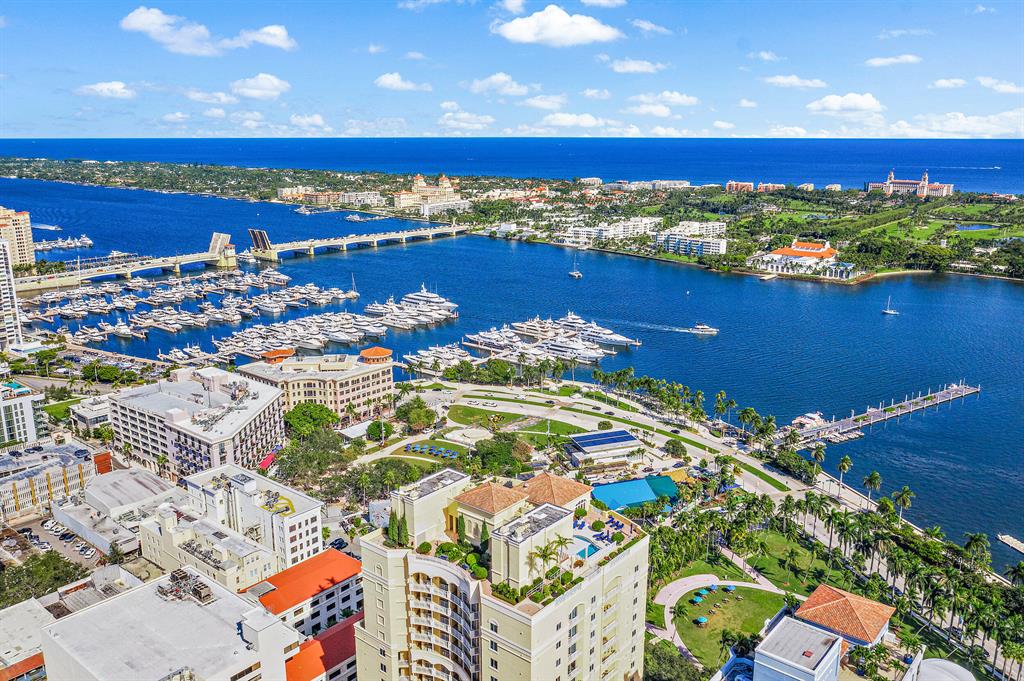 ESPLANADE GRANDE CONDO - Residential