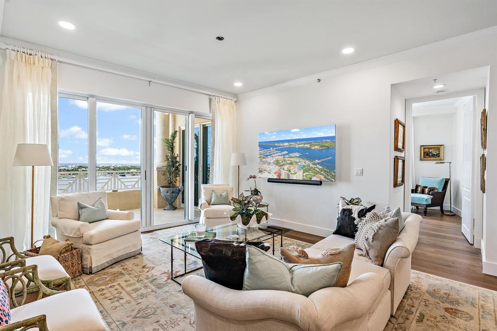 ESPLANADE GRANDE CONDO - Residential