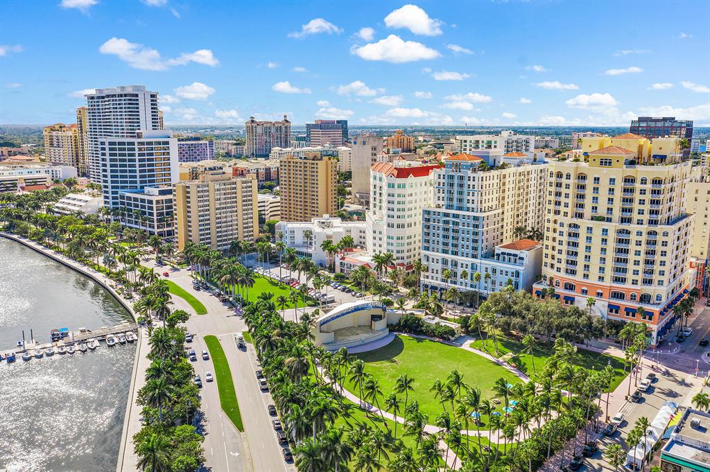 ESPLANADE GRANDE CONDO - Residential