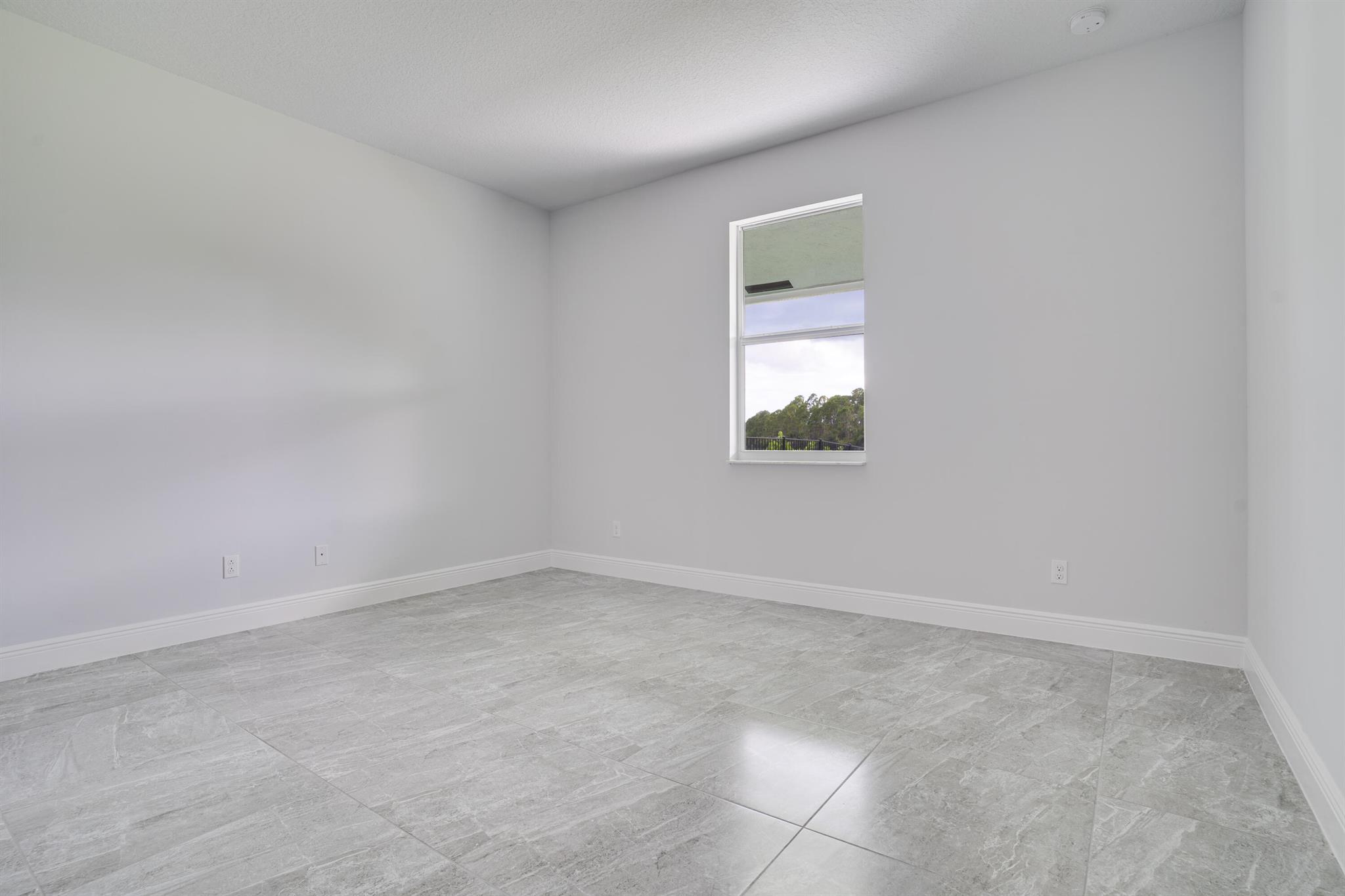 SAWGRASS LAKES PHASE 3A - Residential Lease