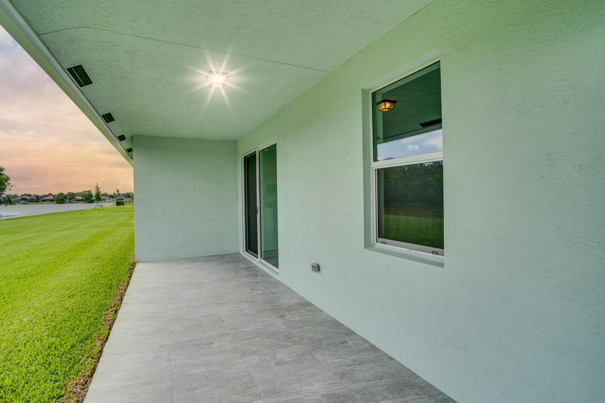 SAWGRASS LAKES PHASE 3A - Residential Lease