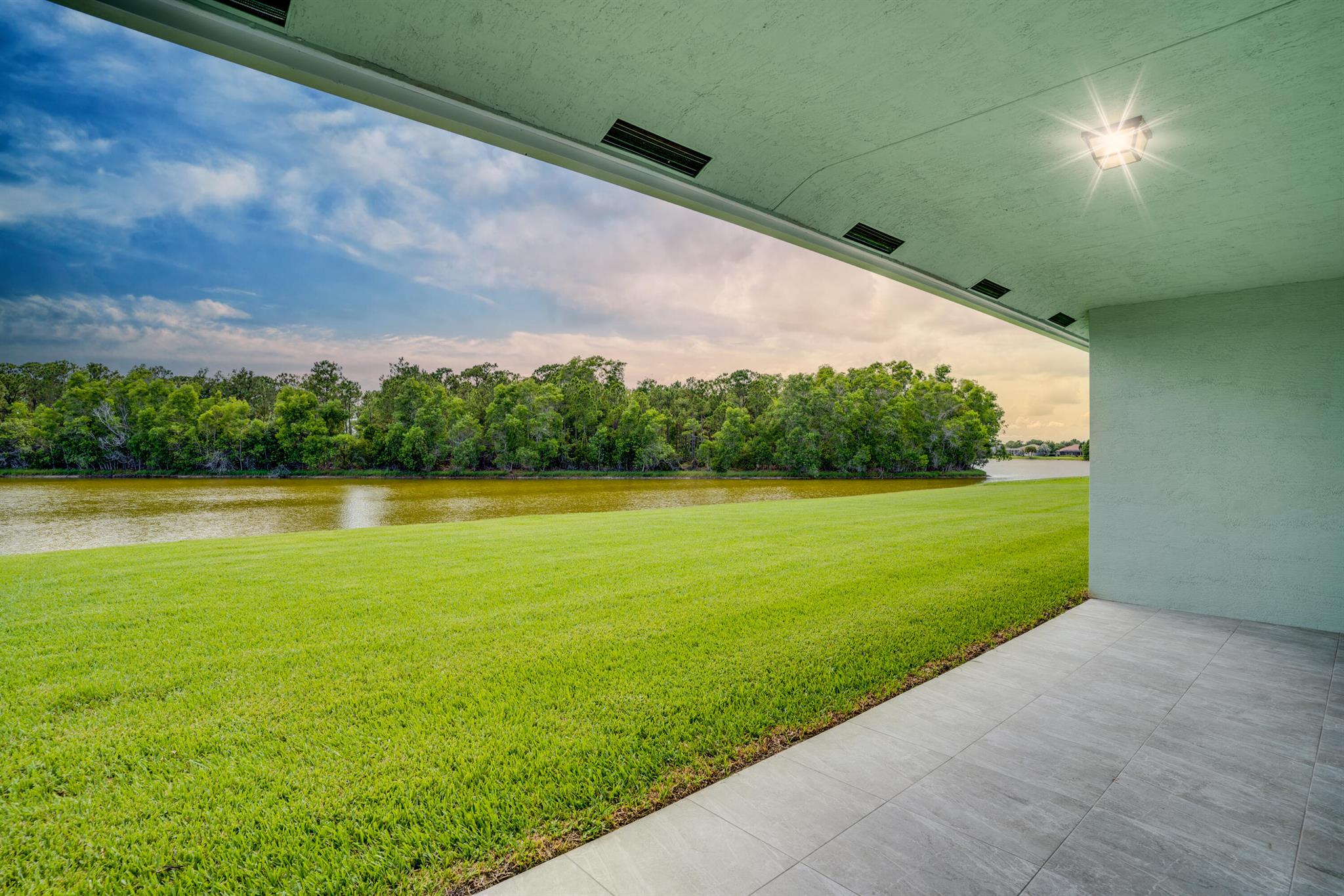 SAWGRASS LAKES PHASE 3A - Residential Lease