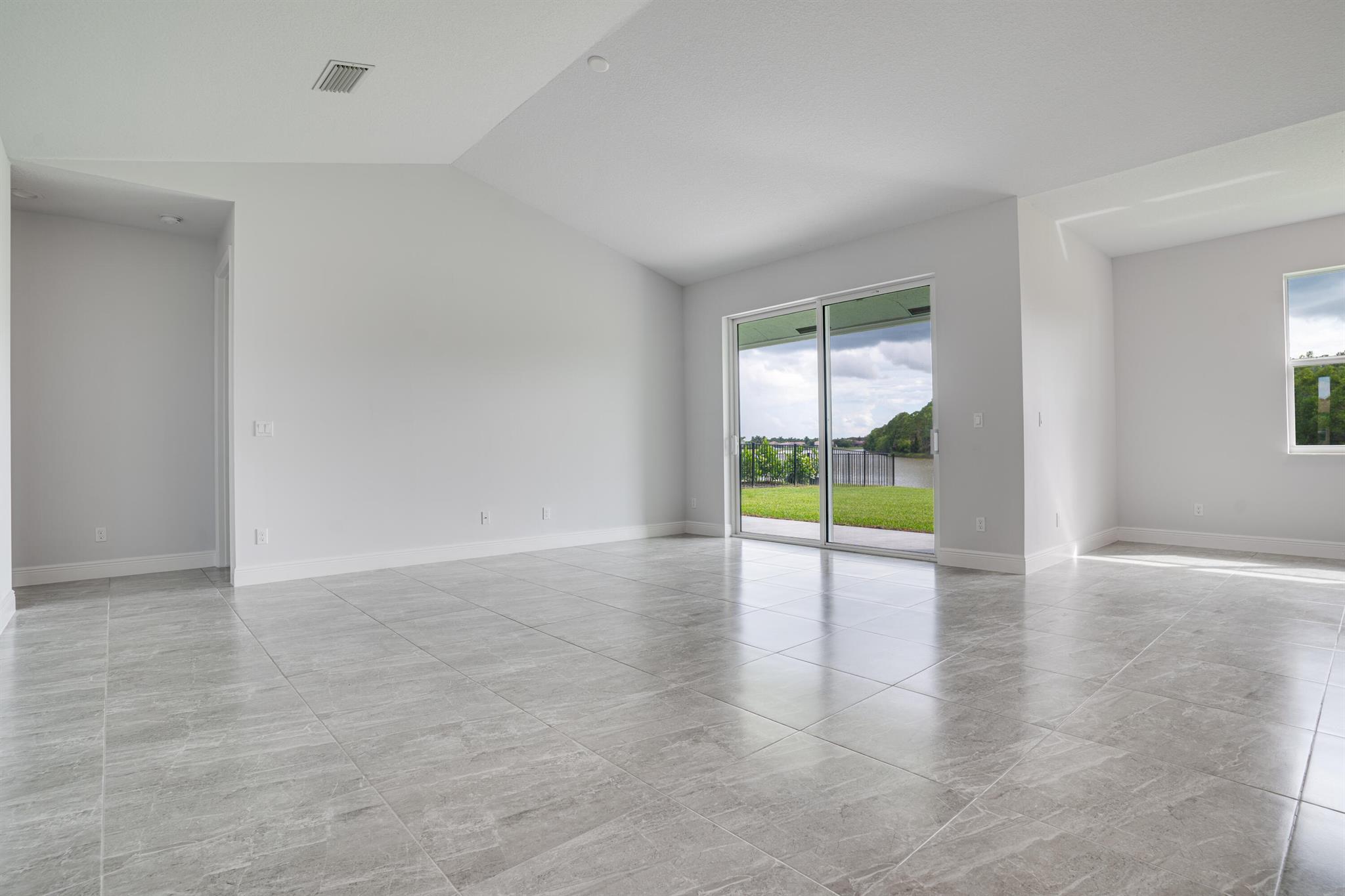 SAWGRASS LAKES PHASE 3A - Residential Lease