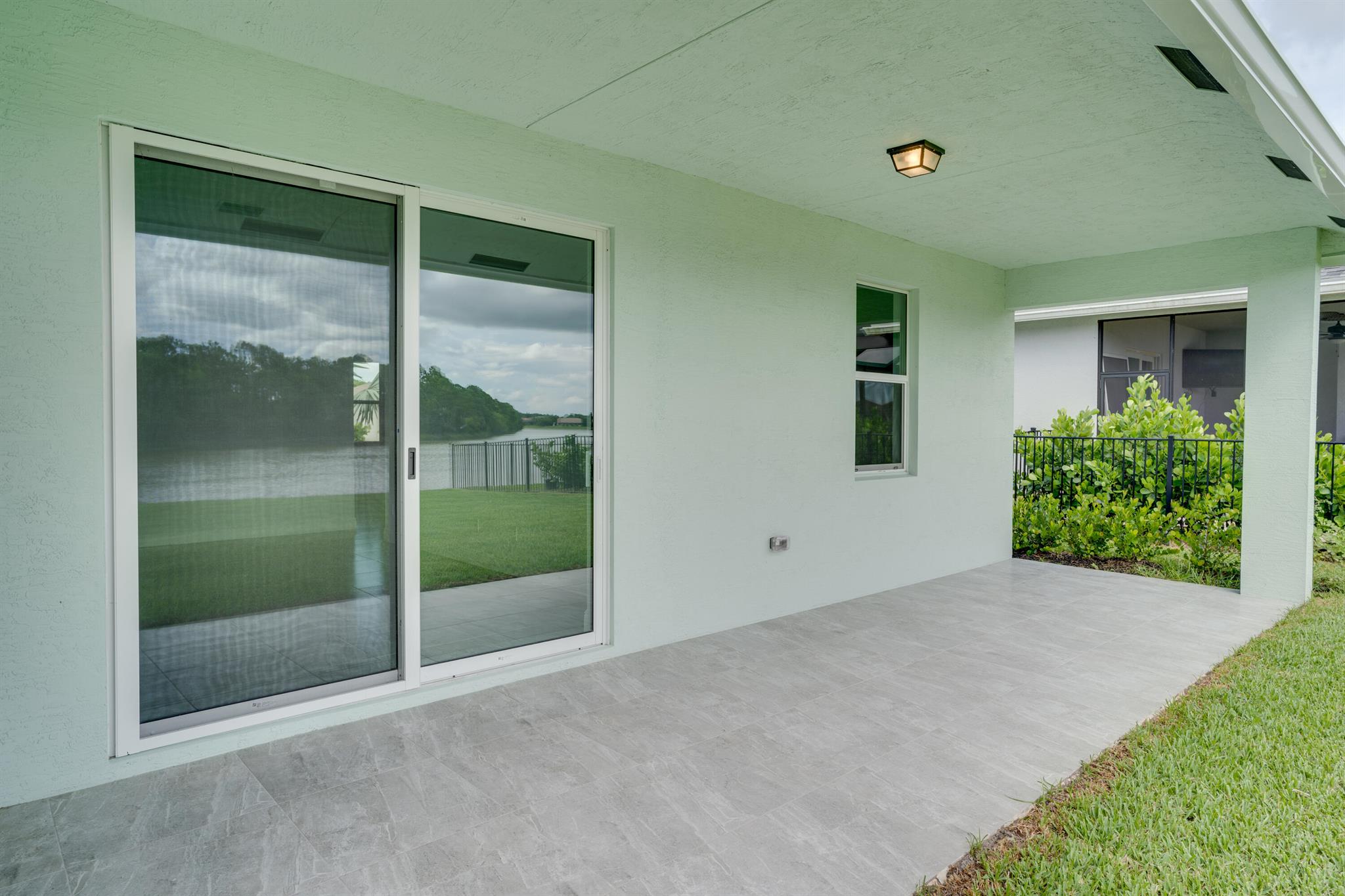 SAWGRASS LAKES PHASE 3A - Residential Lease