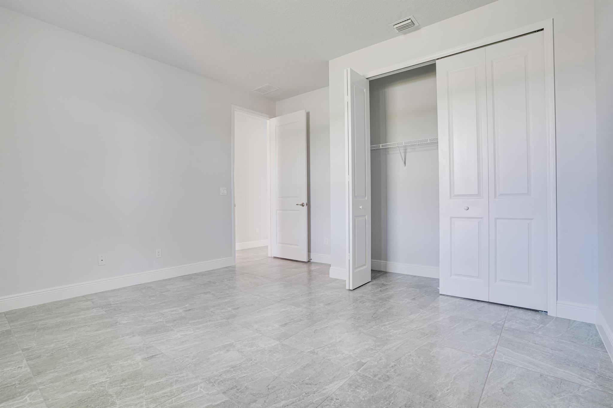 SAWGRASS LAKES PHASE 3A - Residential Lease