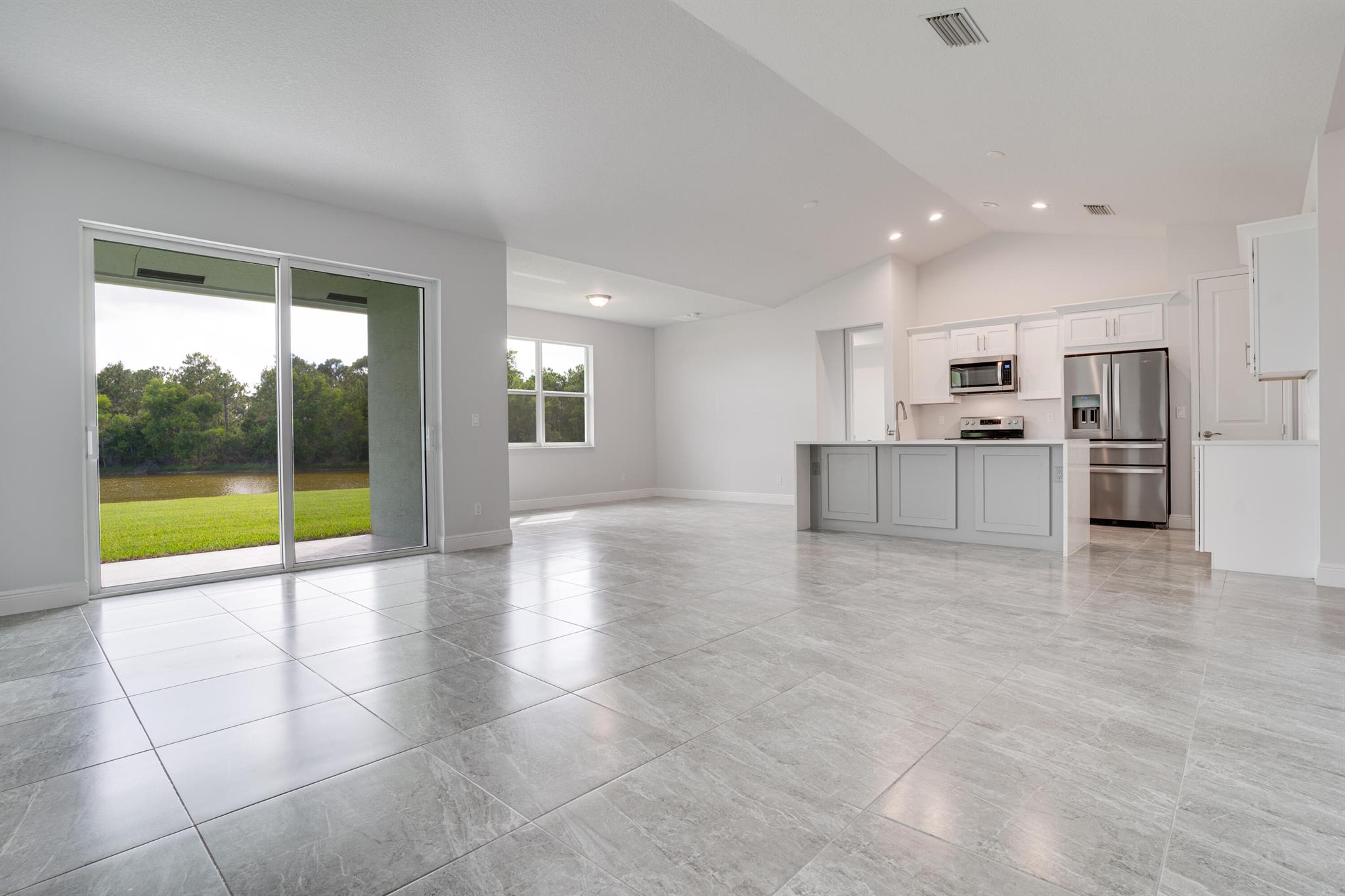 SAWGRASS LAKES PHASE 3A - Residential Lease