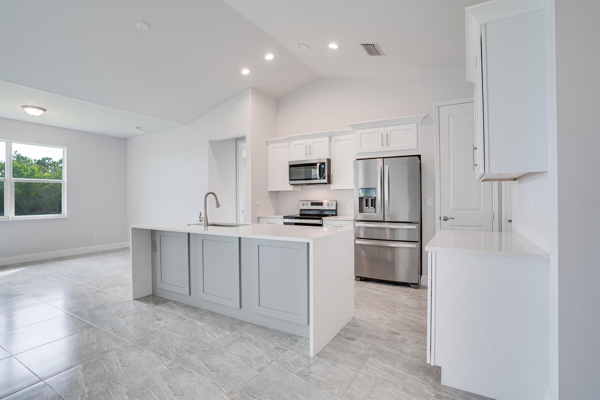 SAWGRASS LAKES PHASE 3A - Residential Lease
