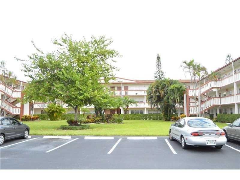 1ST FLOOR UNIT IN A DESIRABLE 55+ CENTURY VILLAGE COMMUNITY IN BOCA RATON. NEWER KITCHEN AND APPLIANCES, SCREENED PATIO WITH GARDEN VIEW. INCLUDING BASIC CABLE, INTERNET, WATER AND SEWER, MANNED GUARD, SWIMMING POOLS, TENNIS COURTS AND MORE. THE UNIT IS NEAR THE BEAUTIFUL CLUB HOUSE WITH A THEATER, SHOWS, MUSIC, EXERCISE GYM AND INSIDE POOL. FREE SHUTTLE BUSES