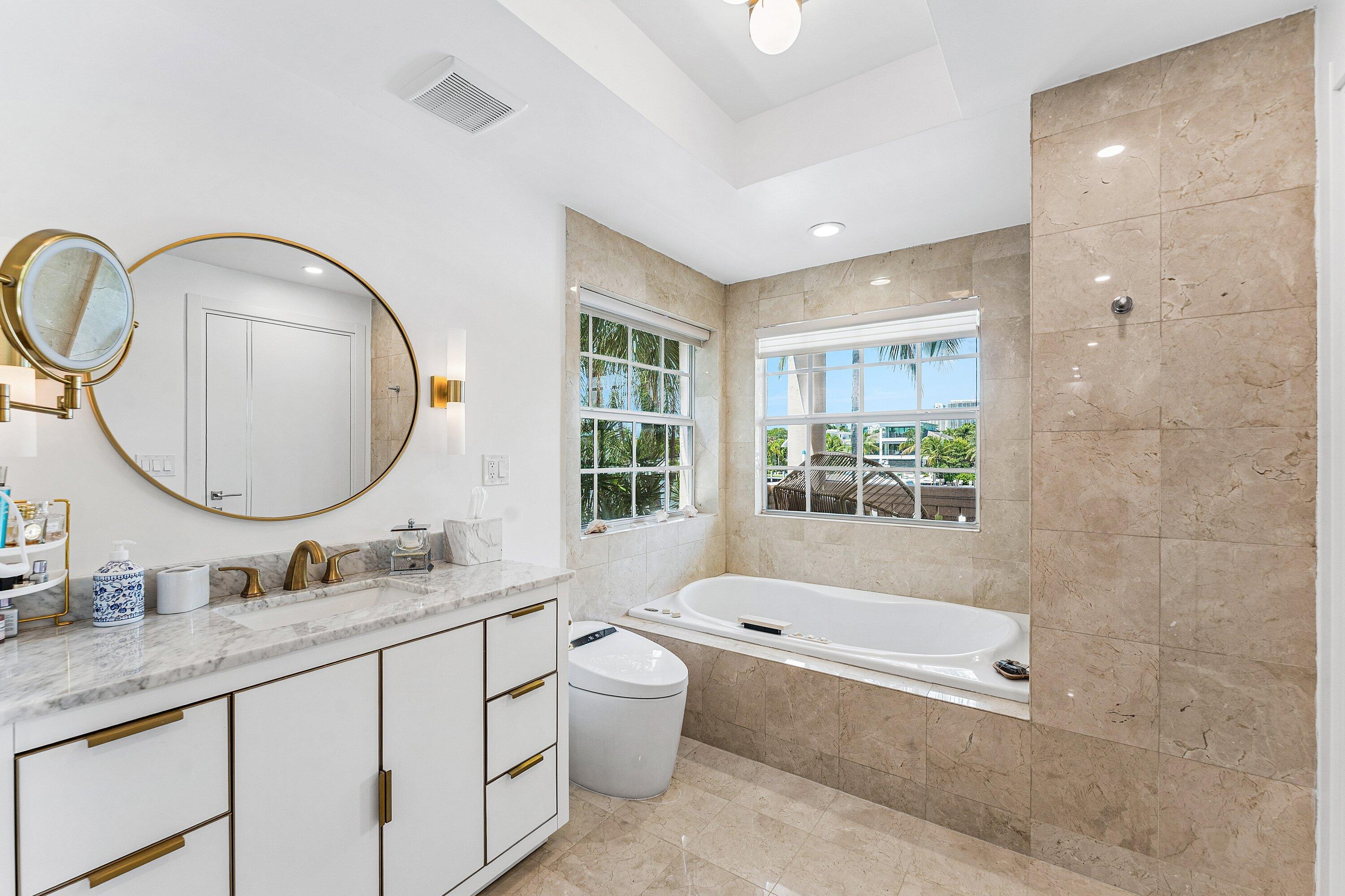 REFLECTIONS OF LAS OLAS - Residential