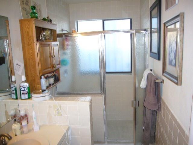 HOLLOWS - Residential Lease