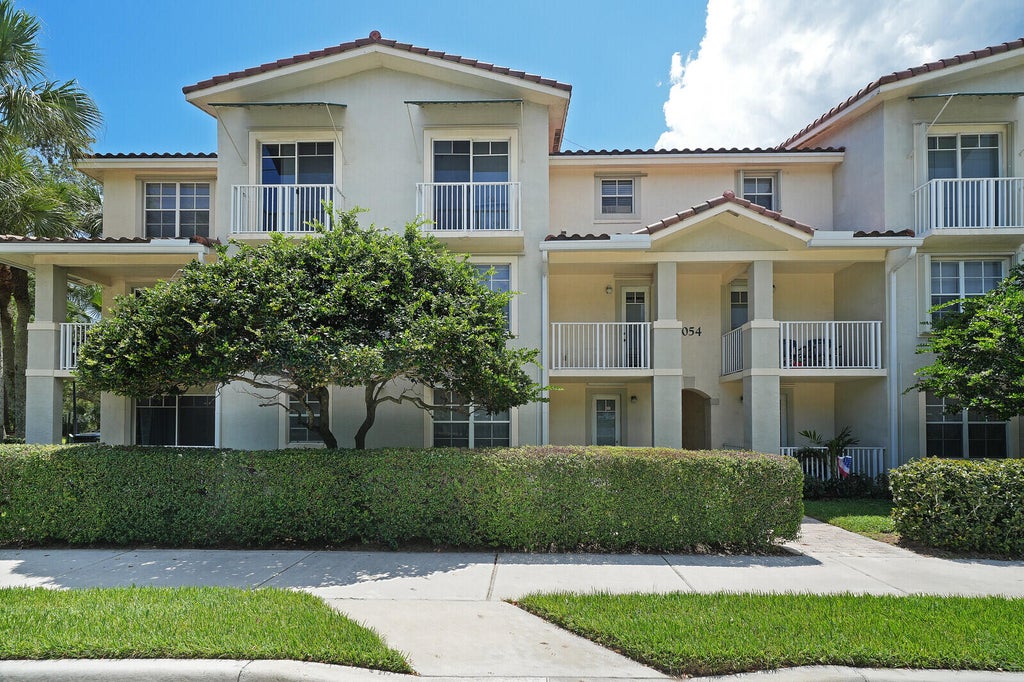 Photo of 1054 University Boulevard #21, Jupiter, FL 33458 (MLS # B26071042)