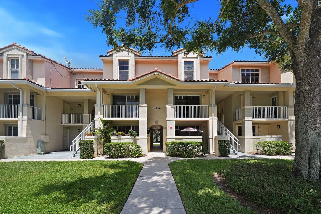 Photo of 1054 University Boulevard #21, Jupiter, FL 33458 (MLS # B26071042)