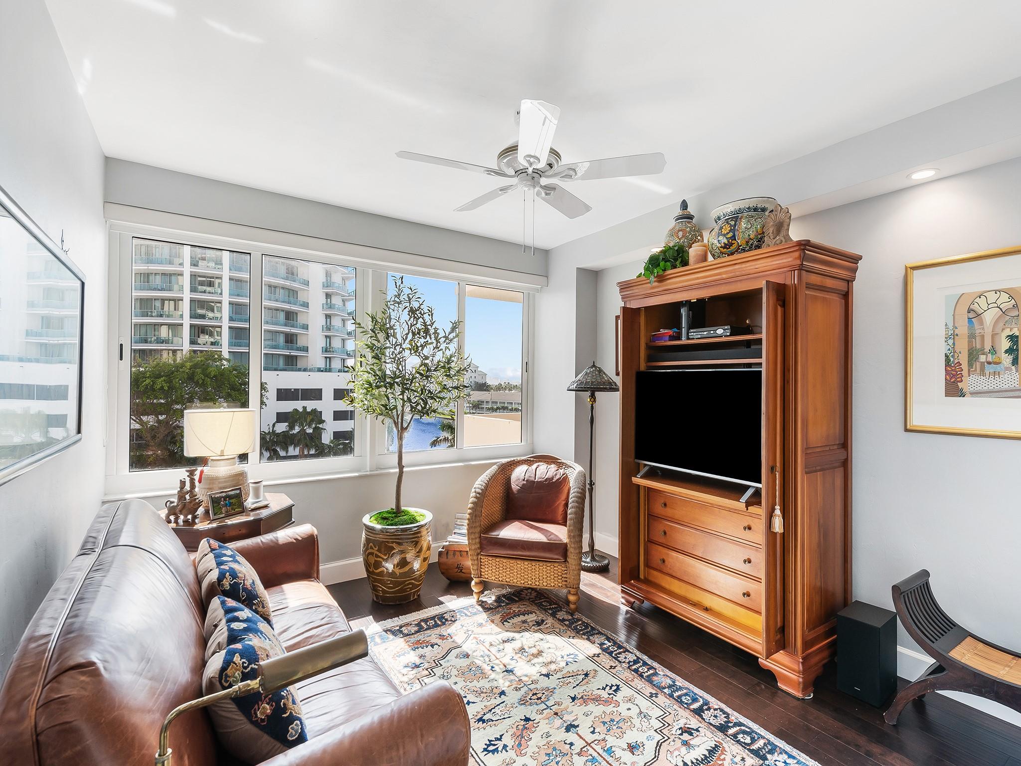 CORAL RIDGE TOWERS - Residential