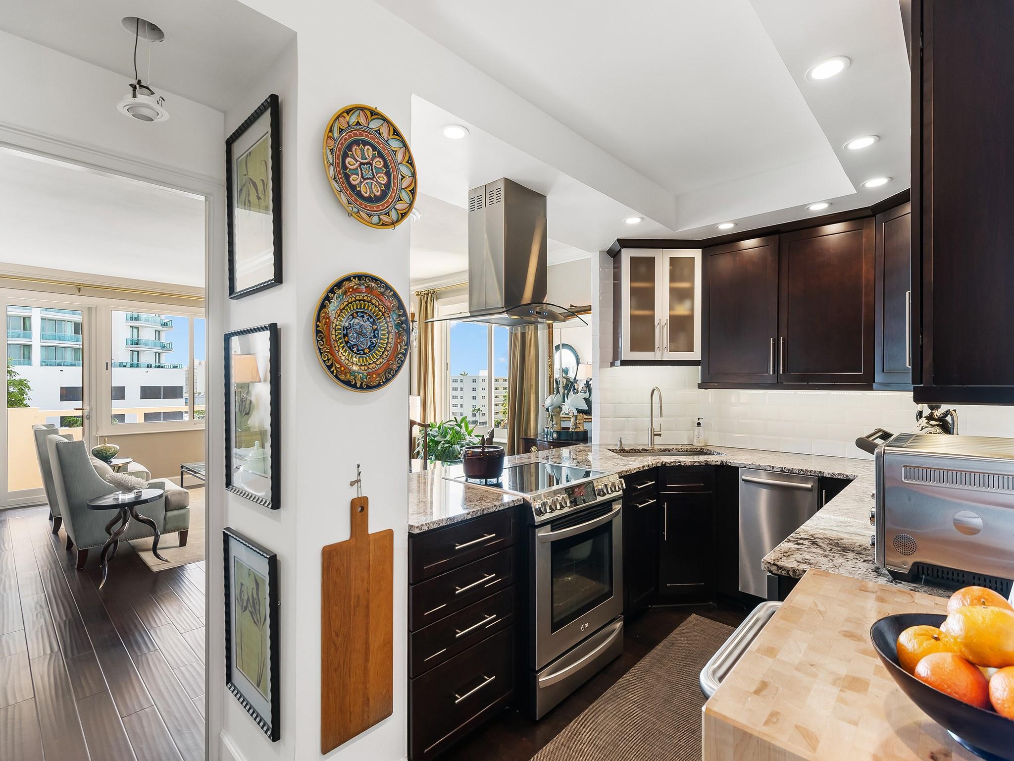 CORAL RIDGE TOWERS - Residential