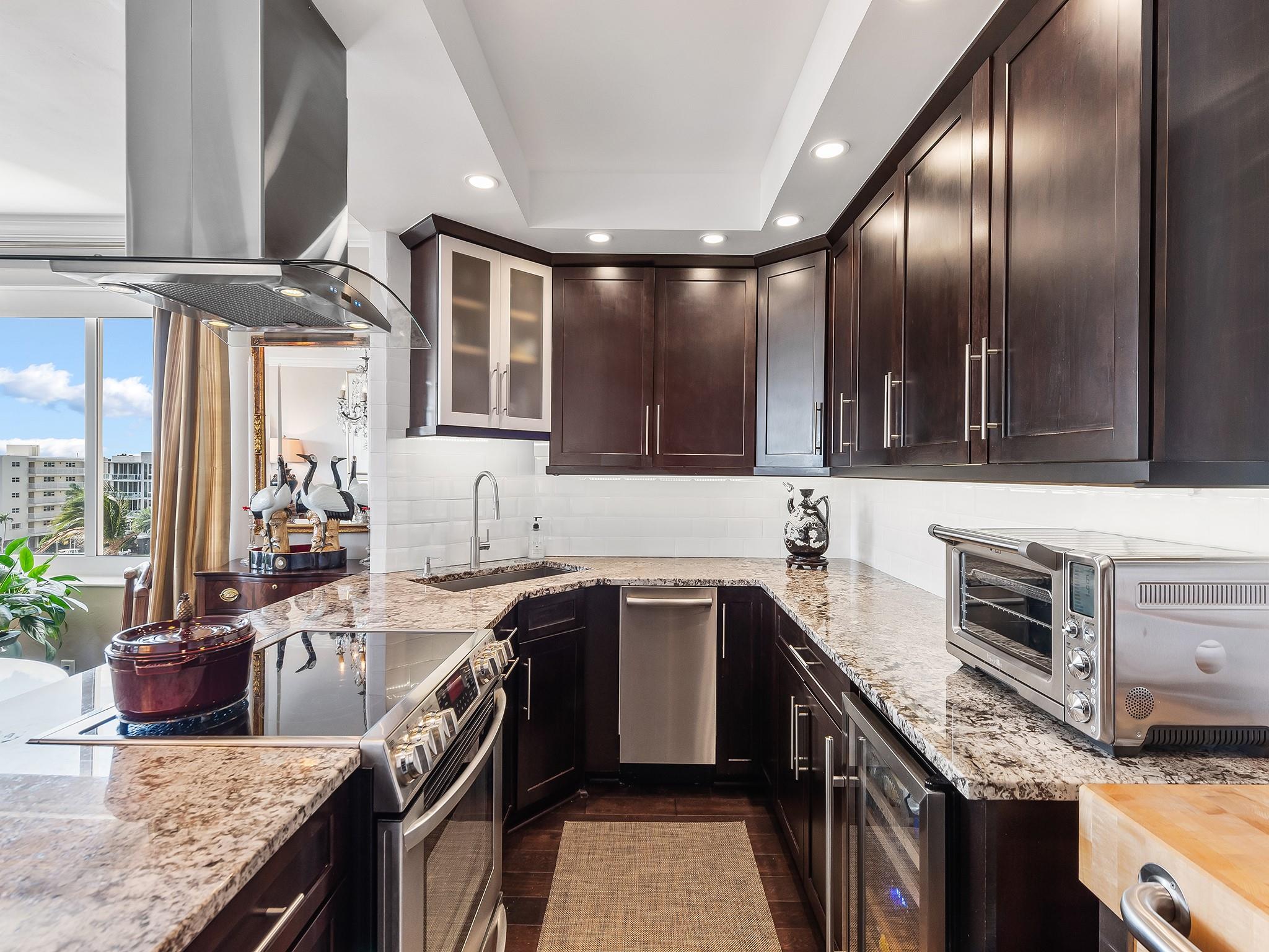 CORAL RIDGE TOWERS - Residential