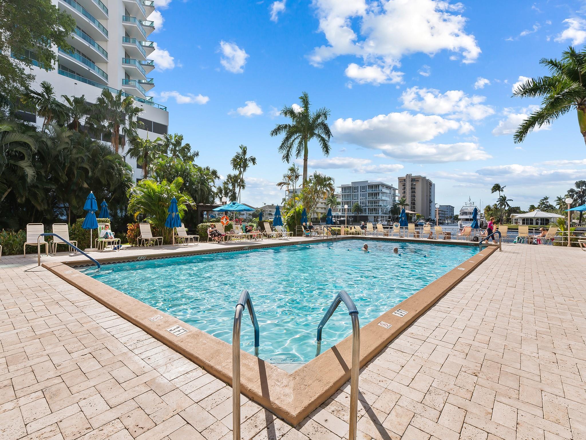 CORAL RIDGE TOWERS - Residential