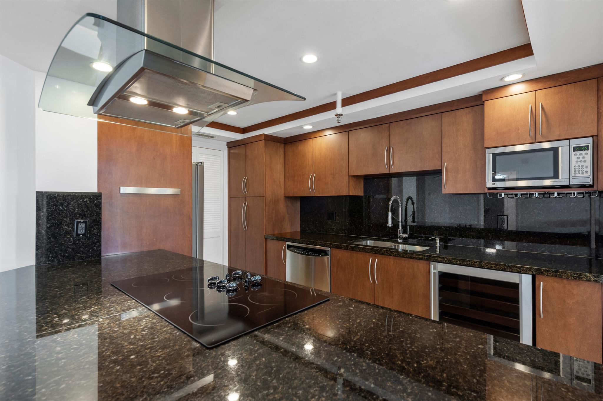 859 Jeffery Street 111