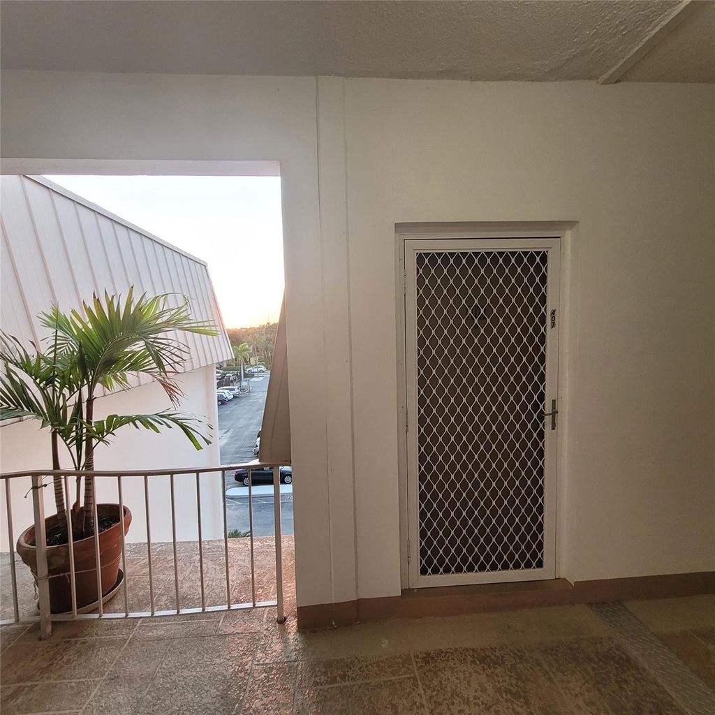 Photo of 3000 NE 16th Avenue #D407, Oakland Park, FL 33334 (MLS # F10551181)