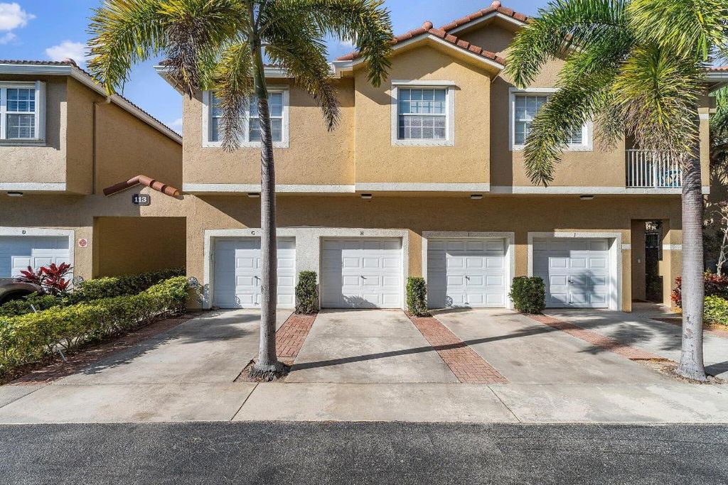 Photo of 113 Lighthouse Circle #H, Tequesta, FL 33469 (MLS # R11157105)