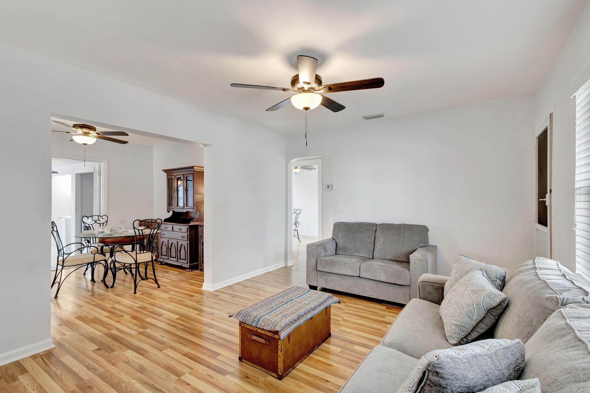 1132 N Palmway