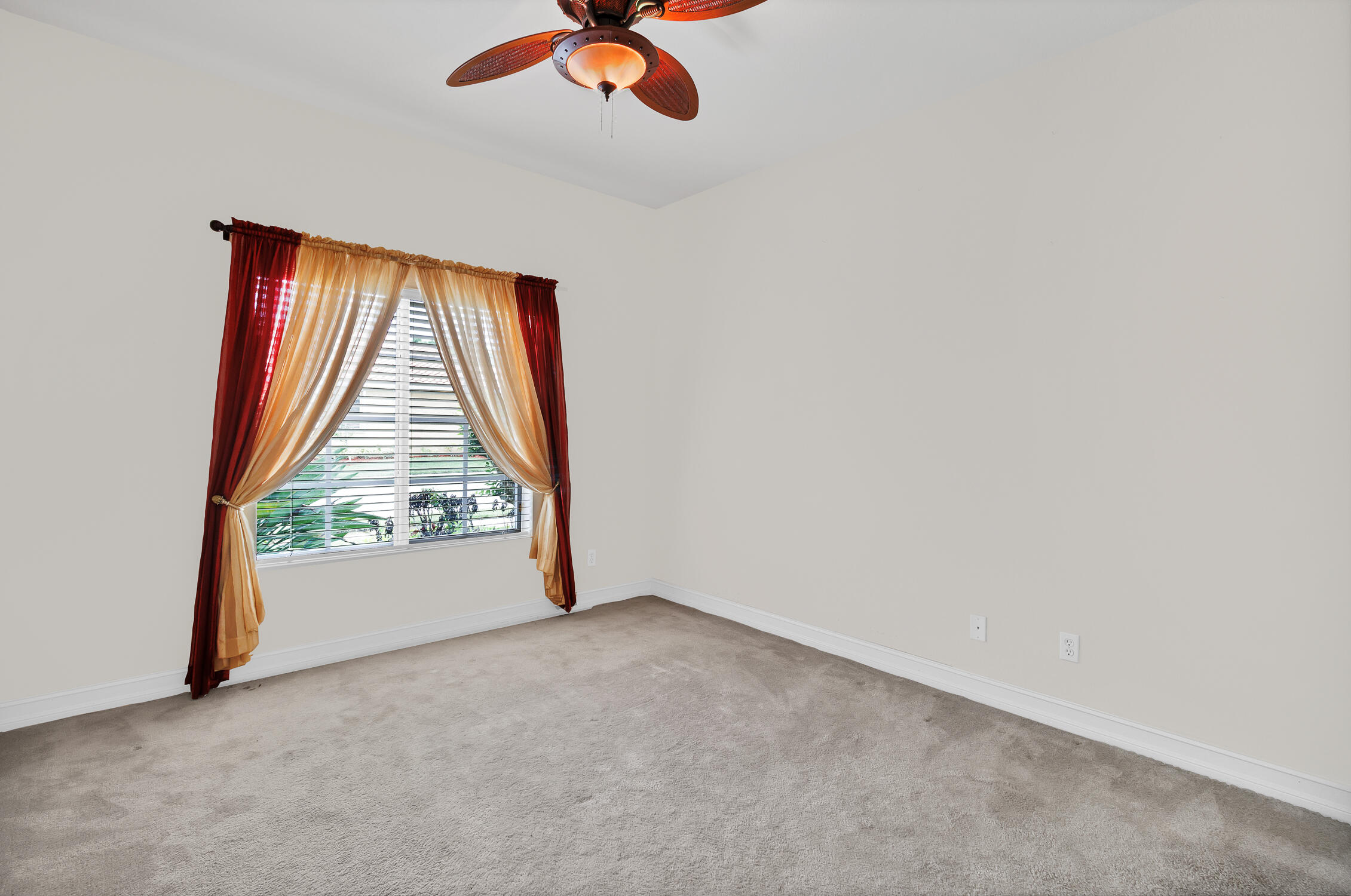 WOODFIELD PD PHASE 1 LOT 215 PBI 20-50 - Residential
