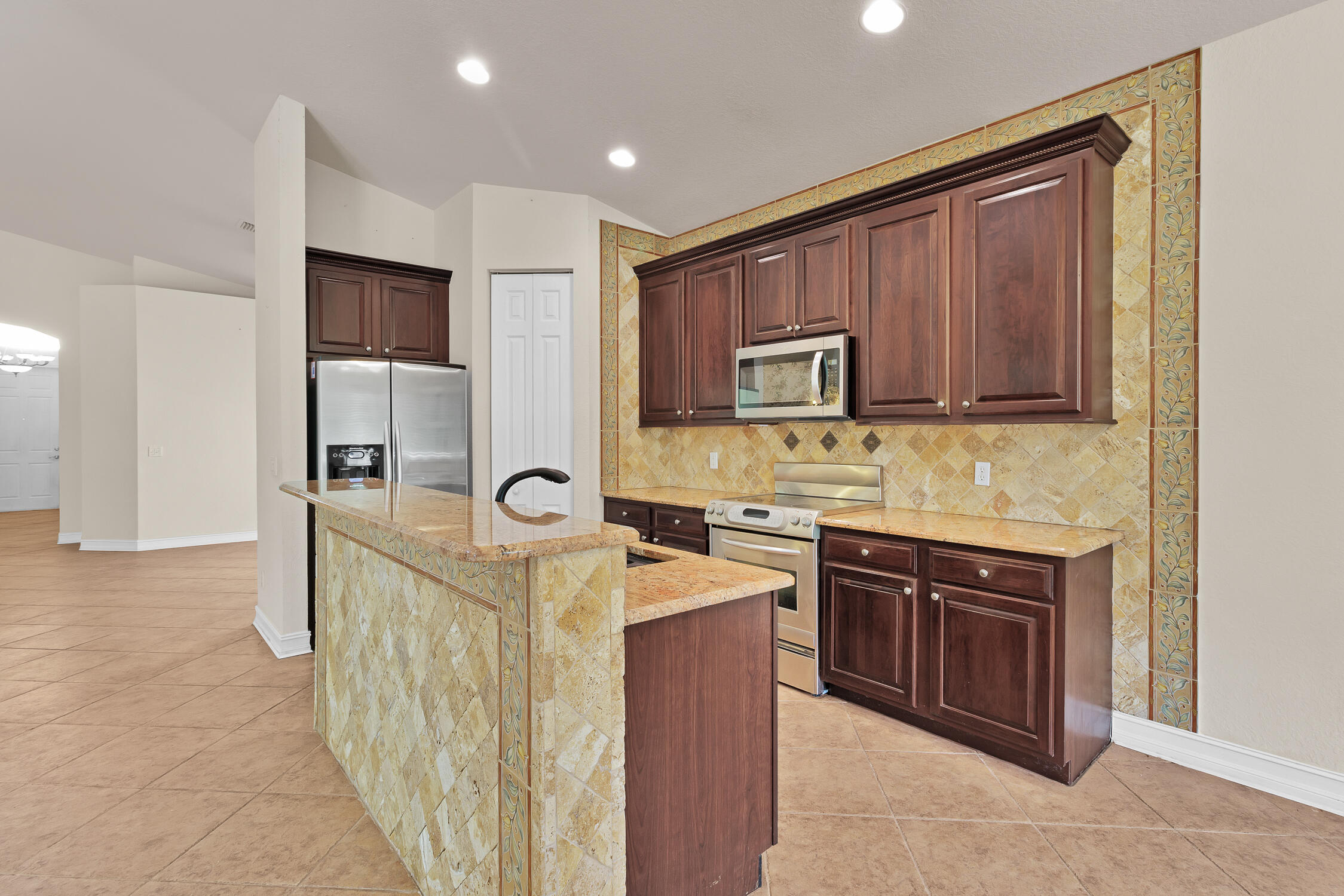 WOODFIELD PD PHASE 1 LOT 215 PBI 20-50 - Residential