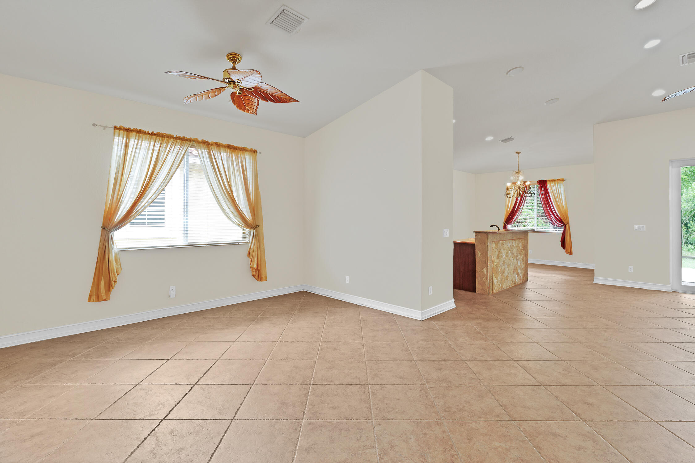 WOODFIELD PD PHASE 1 LOT 215 PBI 20-50 - Residential