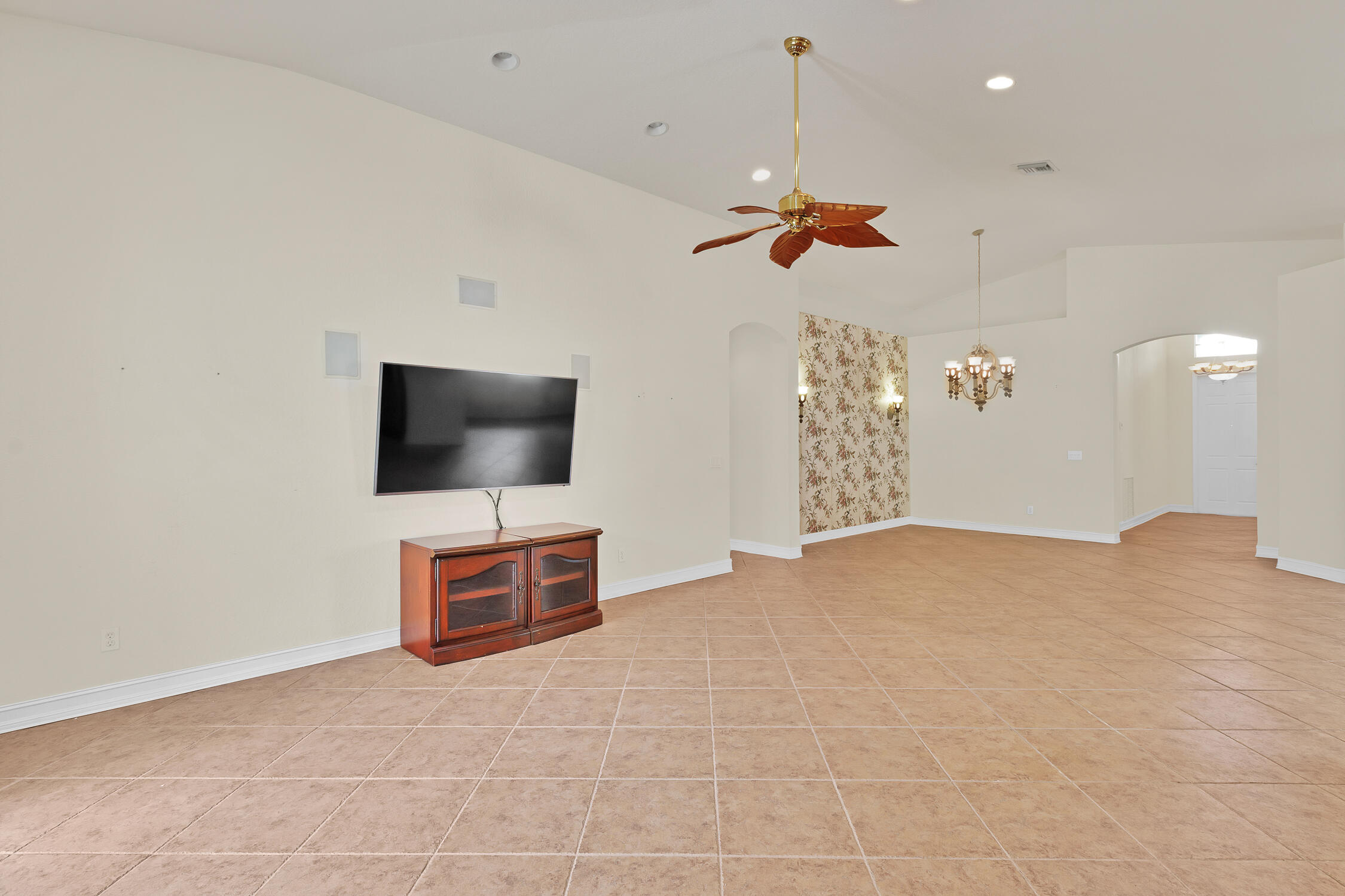 WOODFIELD PD PHASE 1 LOT 215 PBI 20-50 - Residential