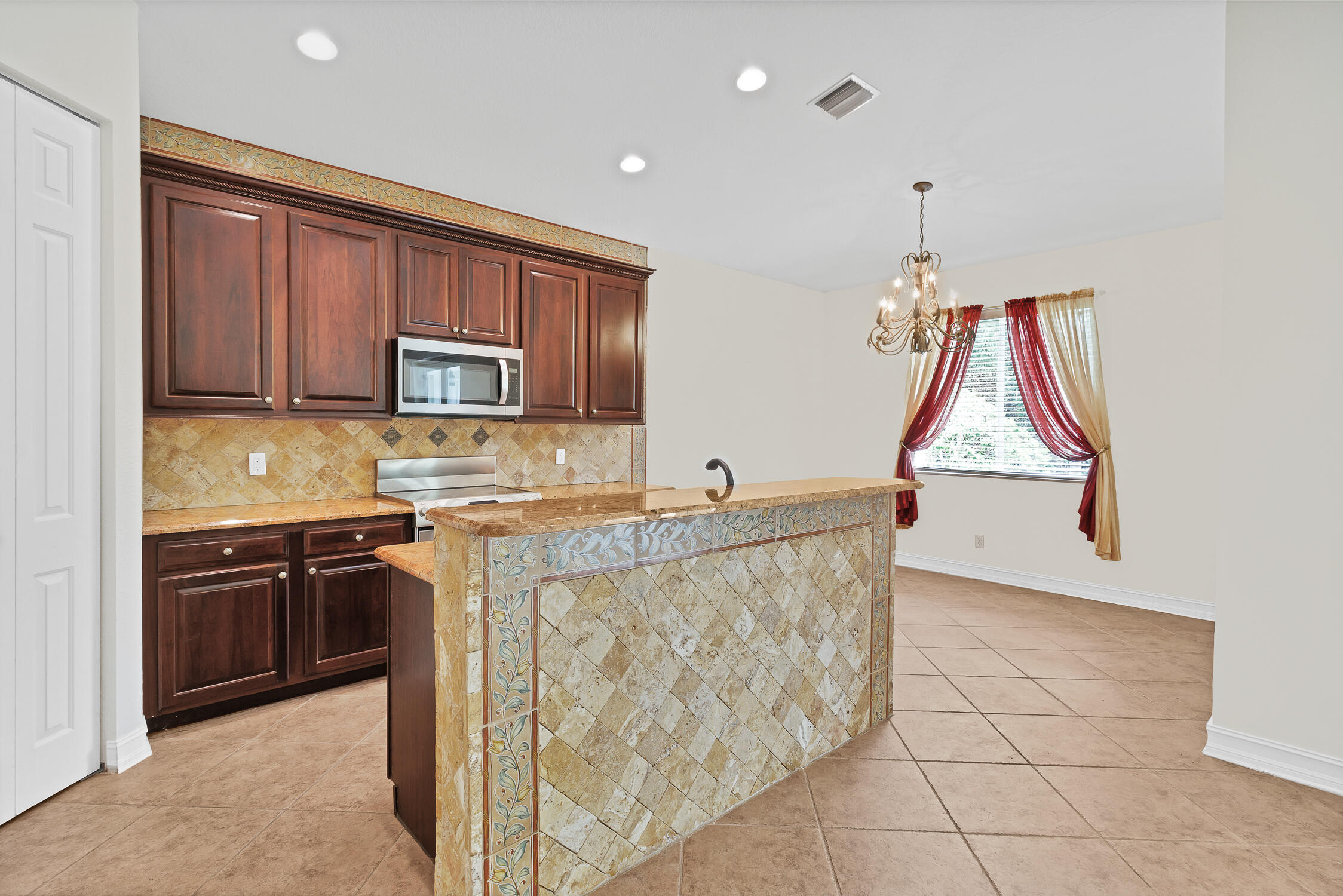 WOODFIELD PD PHASE 1 LOT 215 PBI 20-50 - Residential