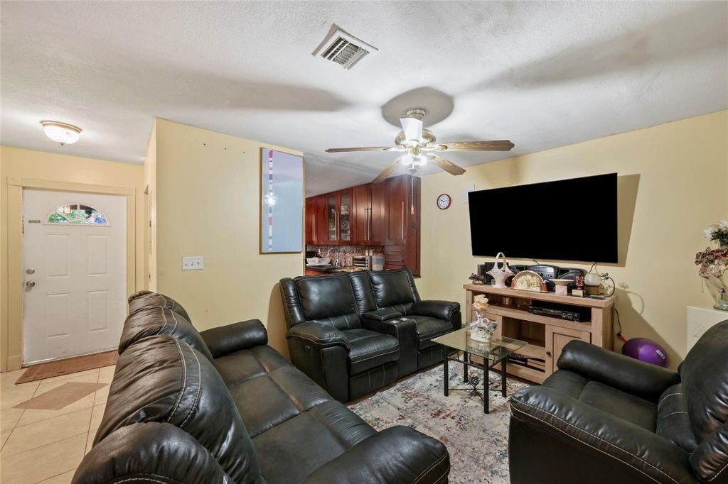 Photo of 1119 Hamptons Bl Blvd #5A, North Lauderdale, FL 33068 (MLS # F10407073)