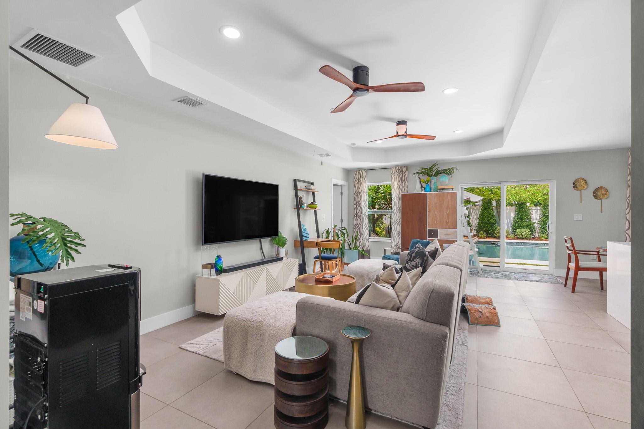 121 NW 45th St