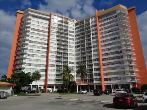 1351 NE Miami Gardens Dr Unit 223, Miami, FL MLS: F10404394