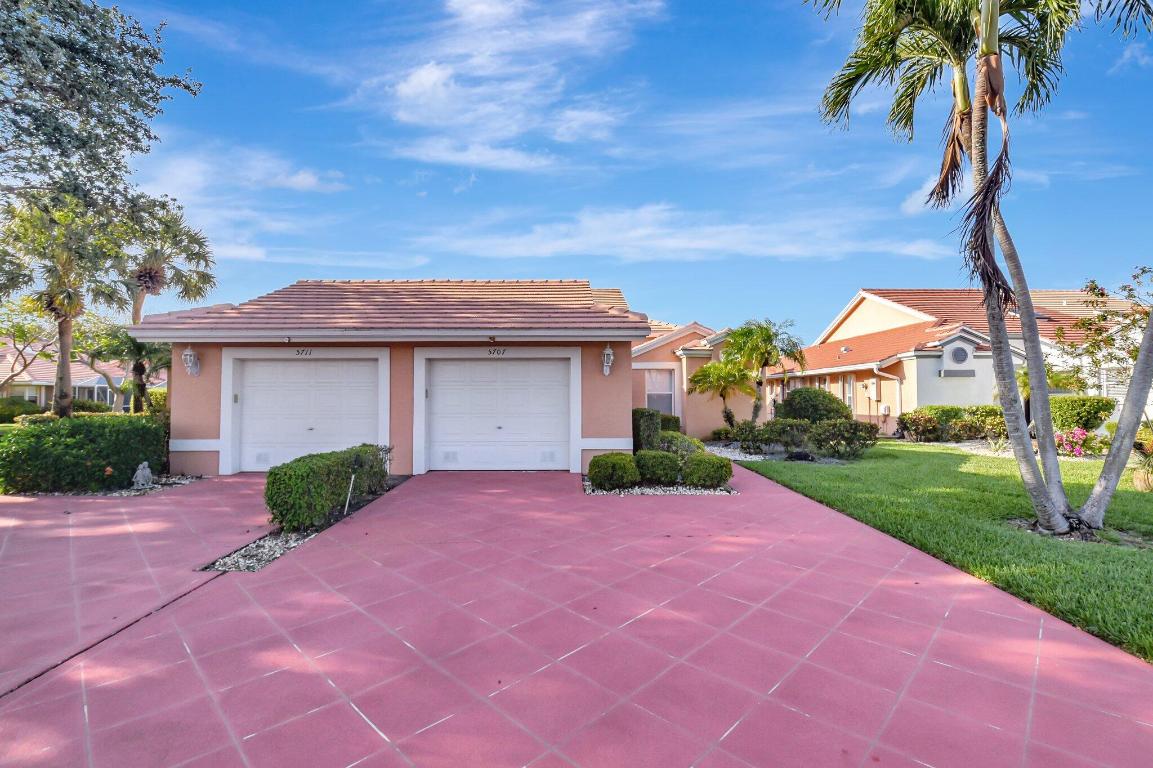 5707 Royal Lake Circle