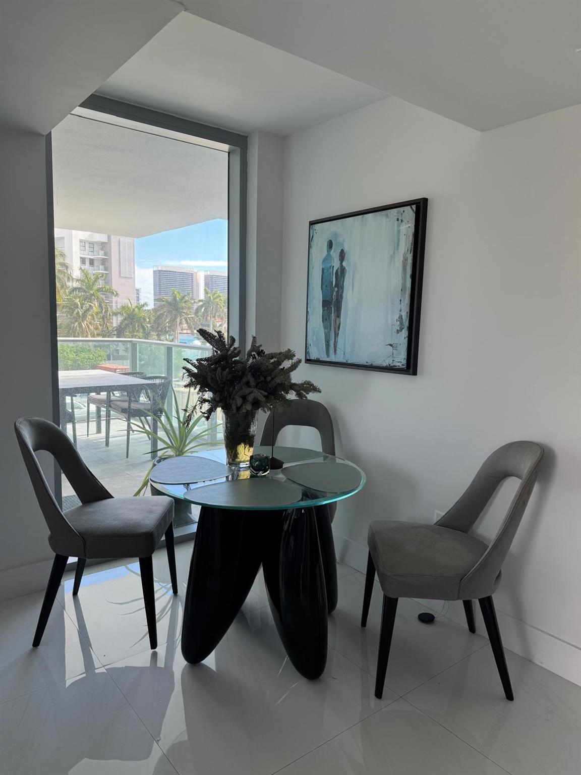 THE PALMS CONDO - Residential