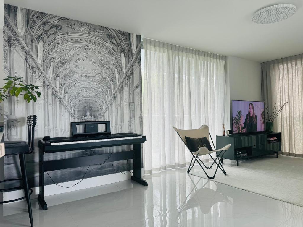 THE PALMS CONDO - Residential