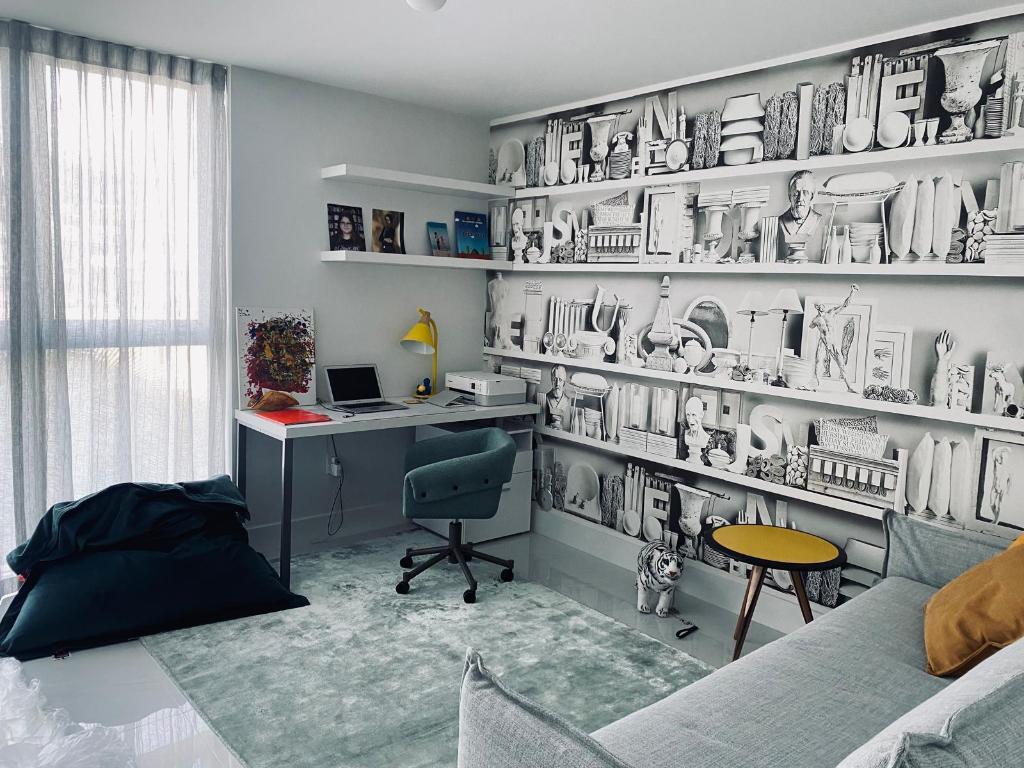 THE PALMS CONDO - Residential