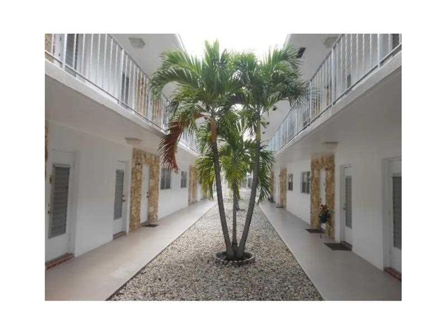 Nice 2BD/2BA condo with screen porch on first floor. Fresh interior paint neutral tones. Kitchen has newer cabinets and recess lights. Stack bedroom floor plan. Master bedroom has private bath. Community pool and amenities. This is a Fannie Mae Homepath p roperty.