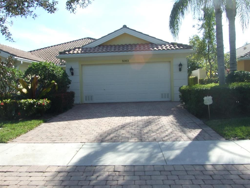 Photo of 5063 Magnolia Bay Circle, Palm Beach Gardens, FL 33418 (MLS # R10714954)