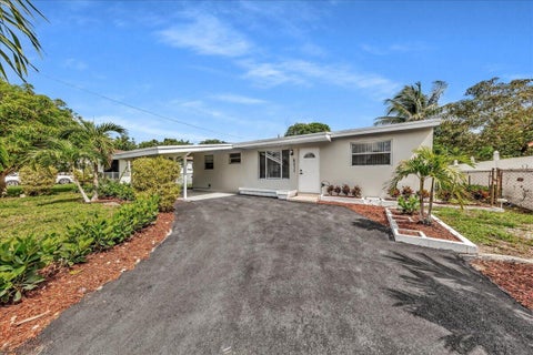 Photo of 6311 SW 2ND Street, Margate, FL 33068 (MLS # B26090056)