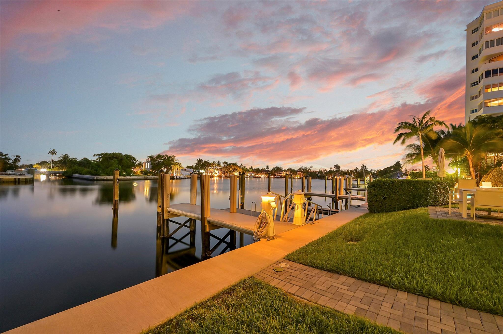 353 SUNSET - Residential