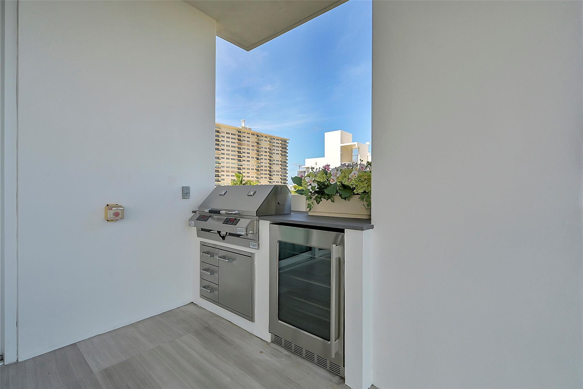 353 SUNSET - Residential