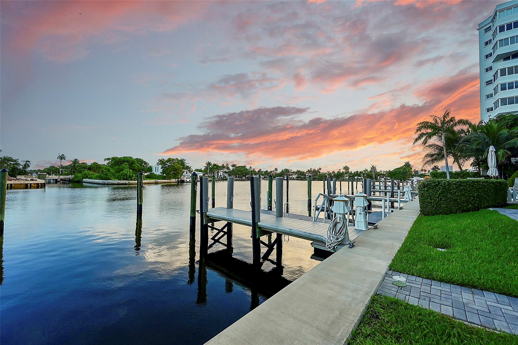 353 SUNSET - Residential