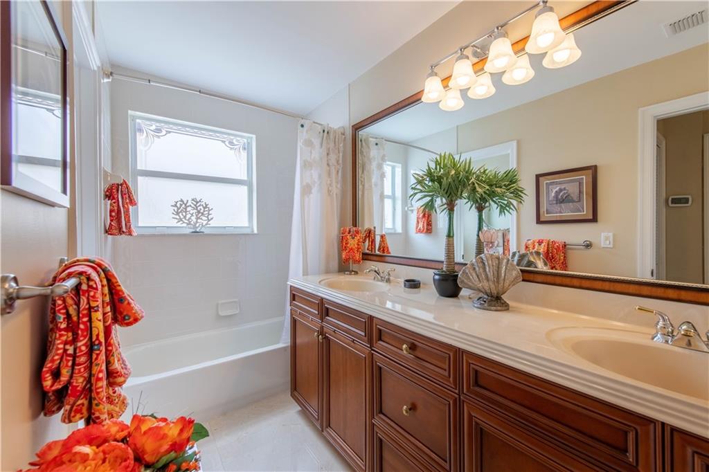 Riviera Isles II 170-53 B - Residential