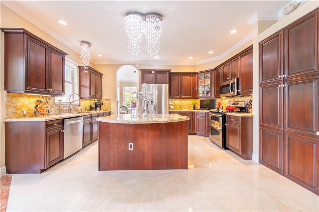 Riviera Isles II 170-53 B - Residential